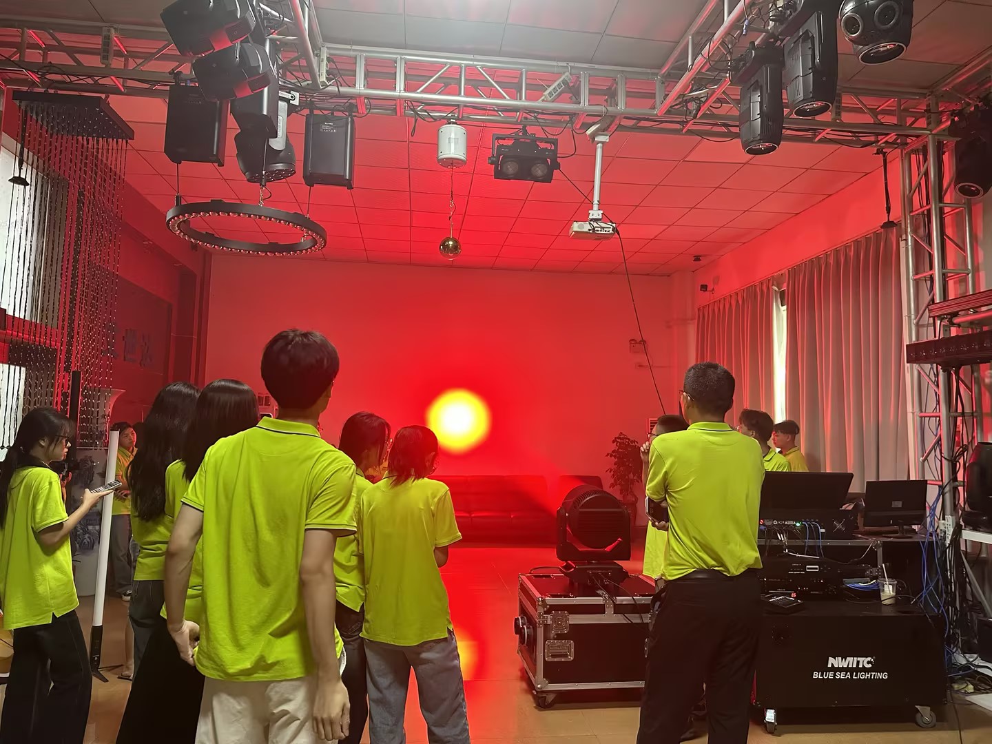 Blue Sea Lighting Professional Training for Waterproof 19×60W Bee Eye Moving Head Light Applications