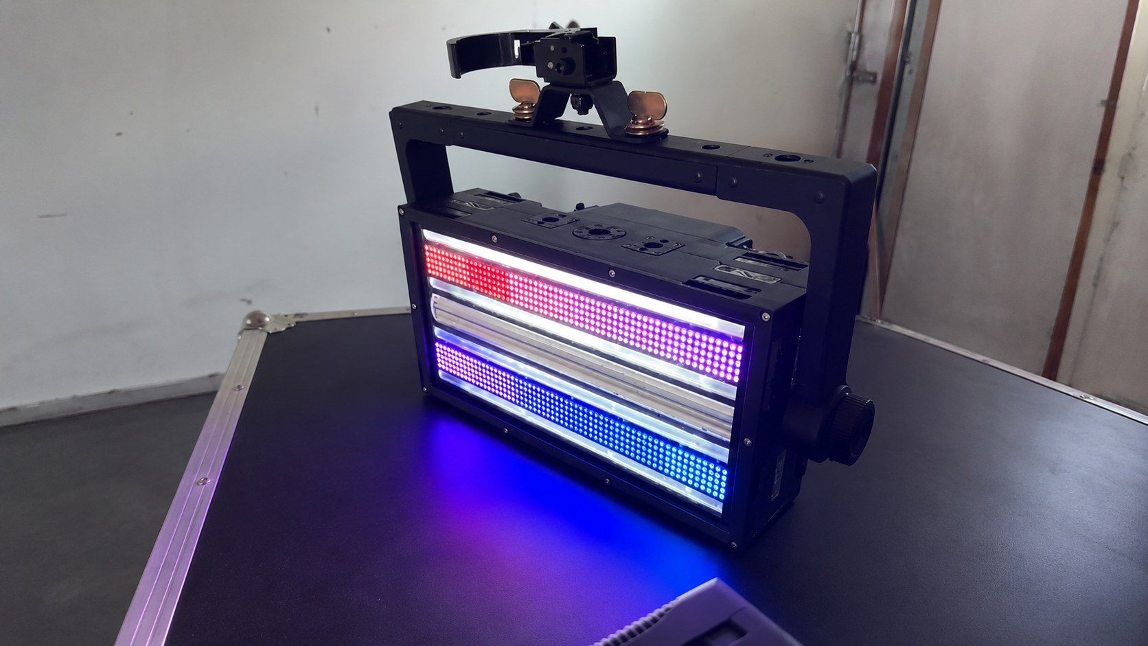 US Customer Highly Praises Waterproof Five Tube LED Strobe Light, Blue Sea Lighting Helps Create Stunning Outdoor Stage Visual Effects