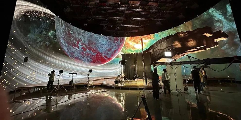 Bringing Audiences Into a Cosmic Scene