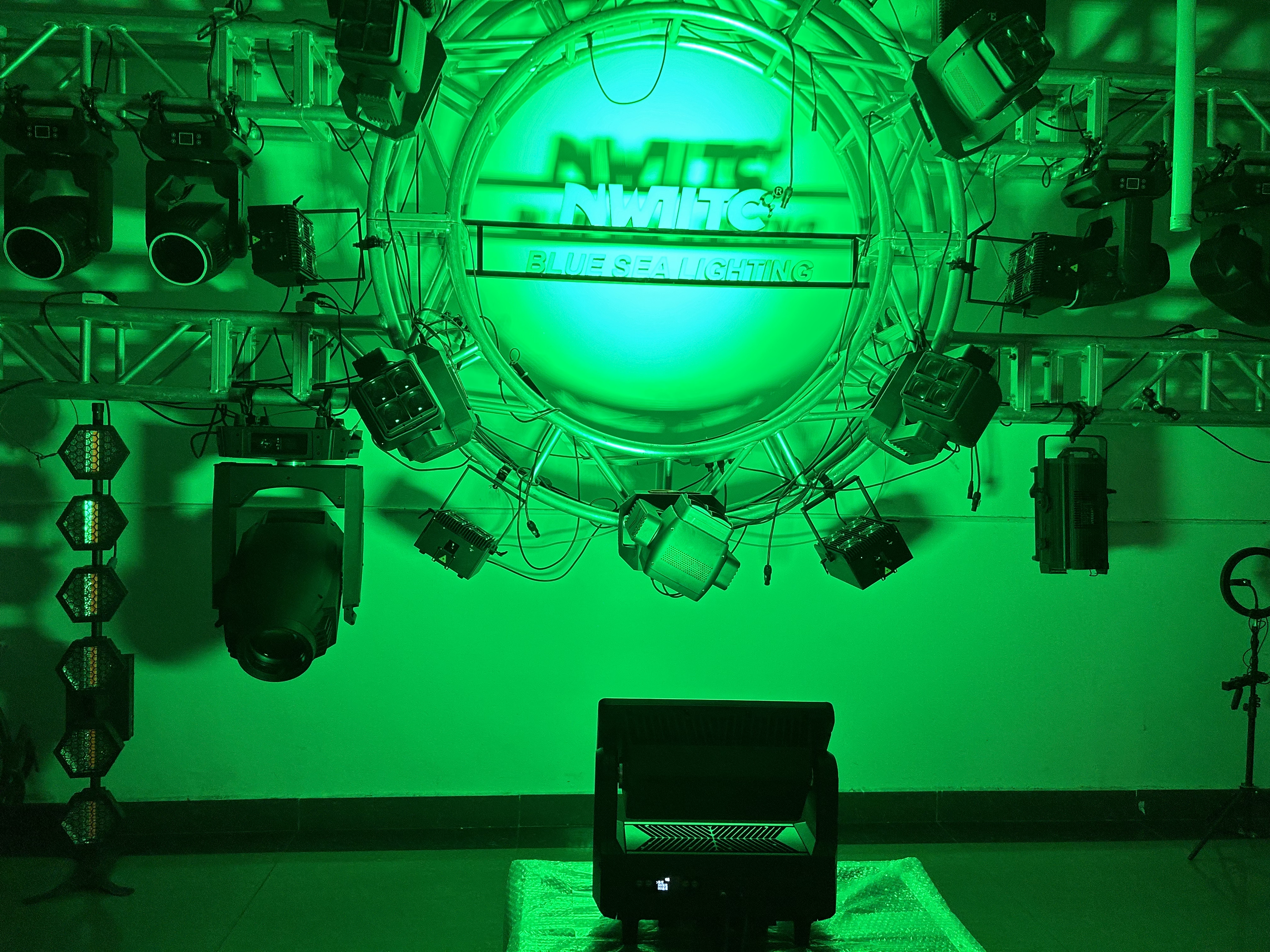 RGBW outdoor green wash lighting effect