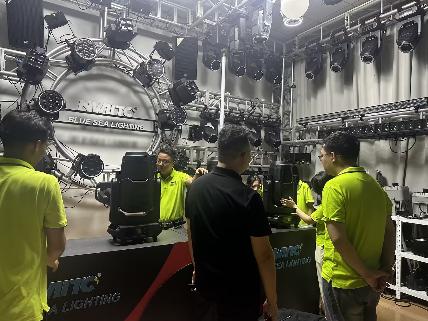 Blue Sea Lighting Showroom IP66 600W 4-in-1 Framing Beam Spot Wash Moving Head Light with CMY CTO Sales Training Successfully Held!