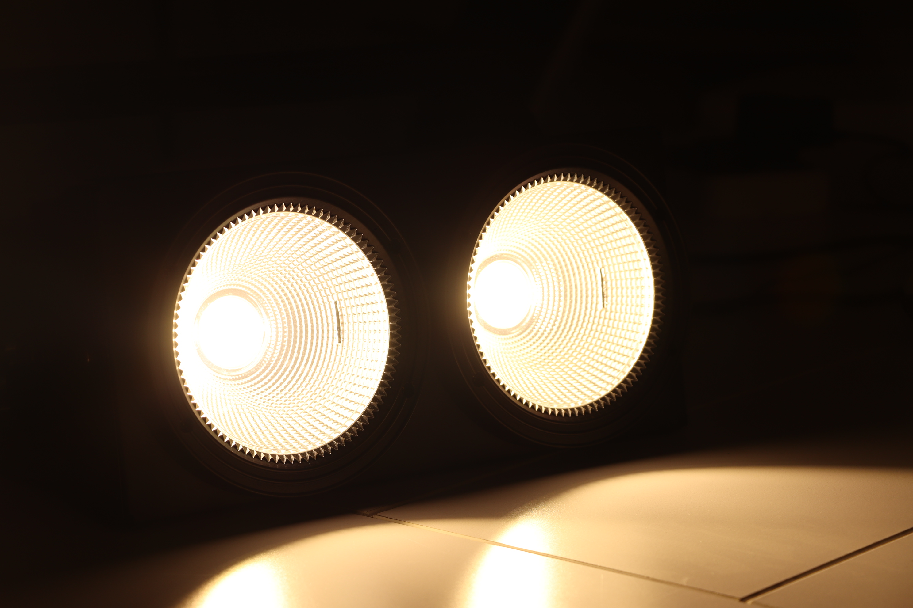 Bar Disco Dj Strobe 2 Eyes 2x100w Rgbw 4in1 Blinder Led Audience Light