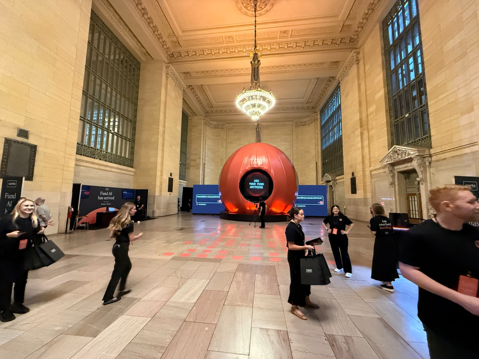 US Customer Review: 18x20W Washer Lights Shine at New York Grand Central Station, Blue Sea Lighting Quality Gains International Recognition