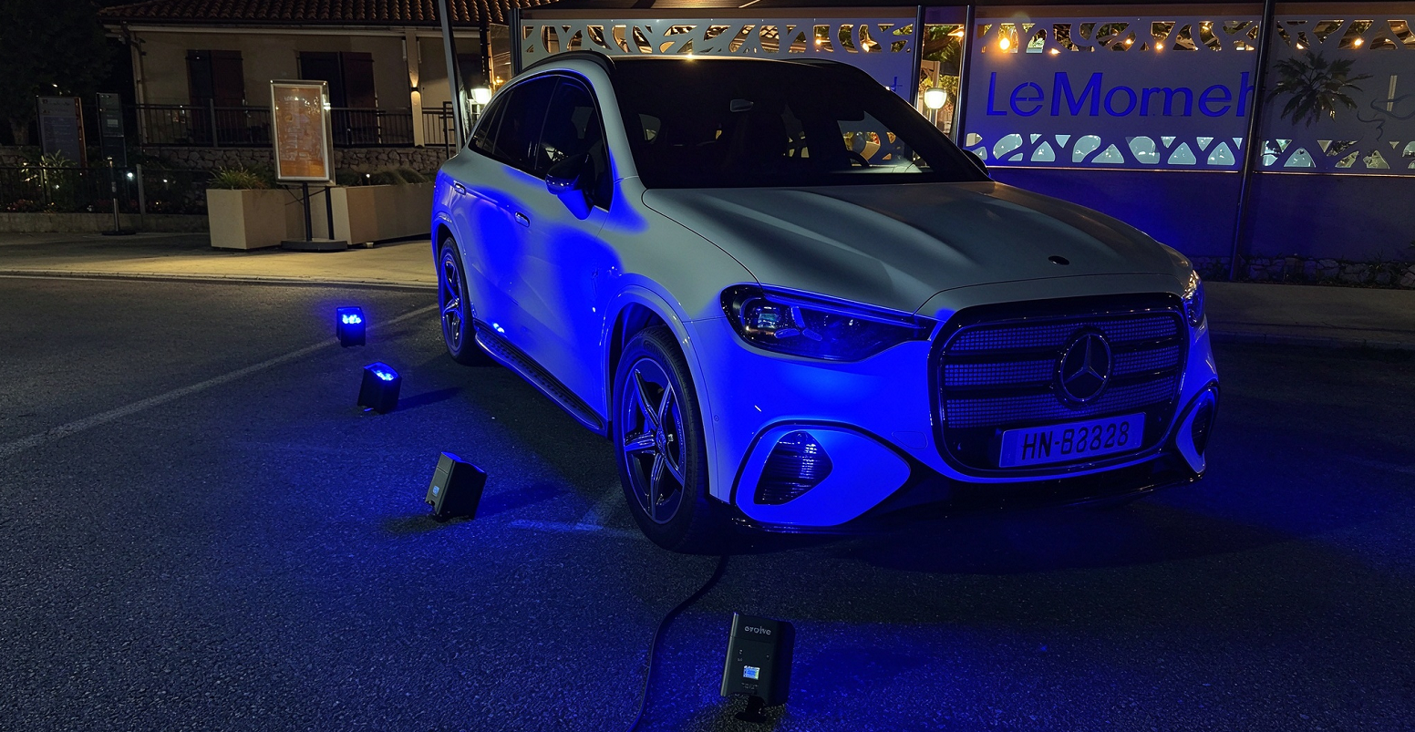 French Customer Praises Blue Sea Battery Par Light: Stunning Car Lighting Effect at Outdoor Events, Portable and Highly Recommended!