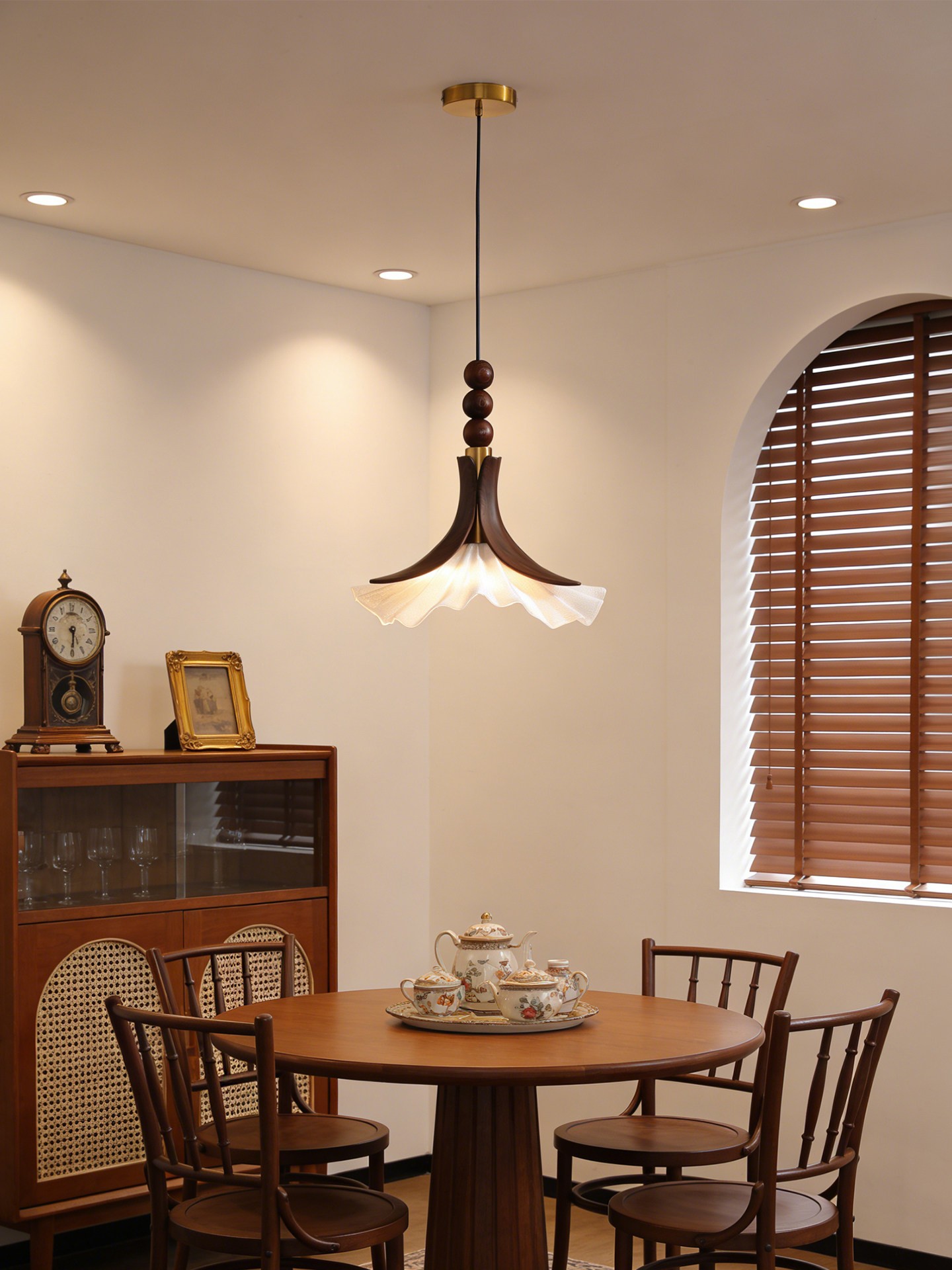 Vintage Wood Tulip 3D Printed Pendant Light