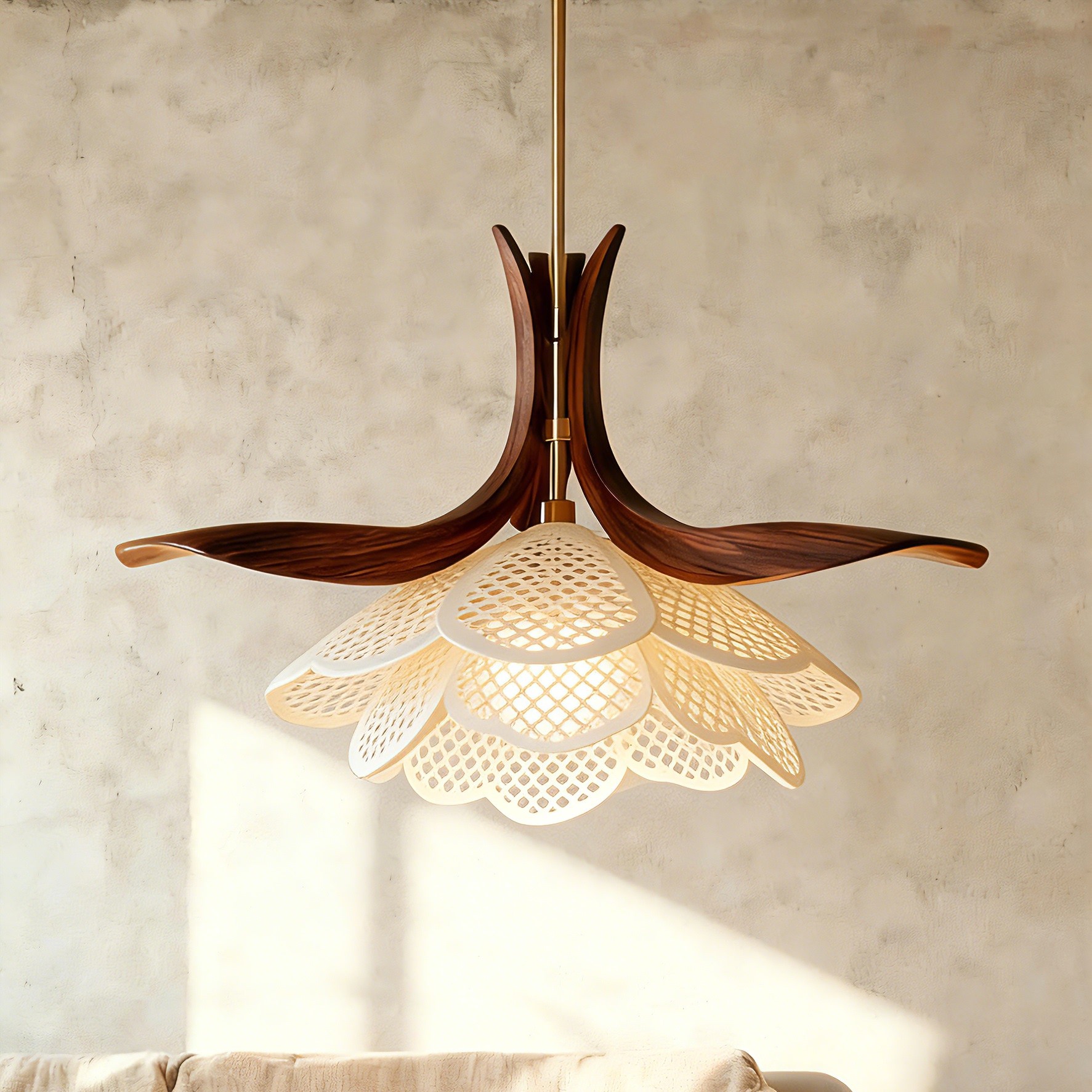Luxury Pearl-Inspired Chandelier with Iridescent Petal Shell