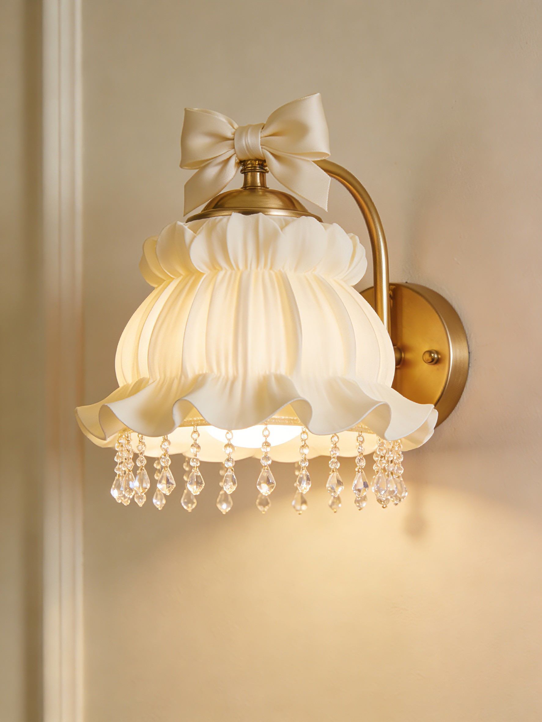 Ribbon Bow Wall Lamp – Vintage Ruffled Shade with Crystals