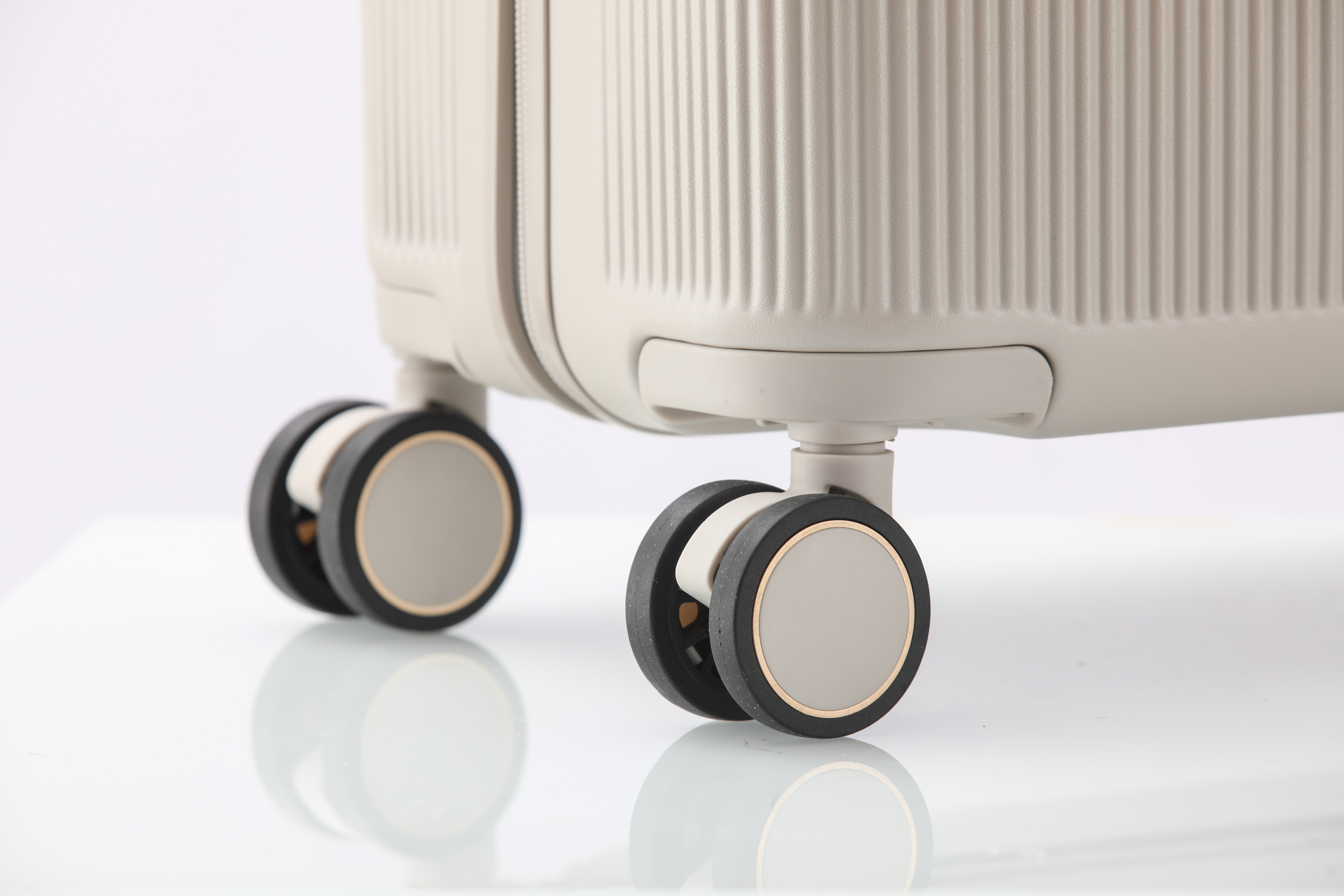 Lightweight Expandable Hard Shell Spinner Carry On Luggage
