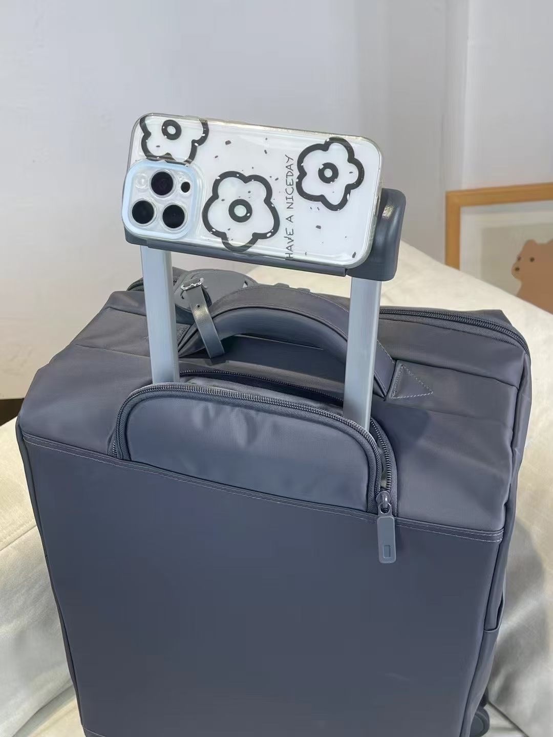 sturdy travel suitcase,phone holder available sturdy travel suitcase,phone holder available