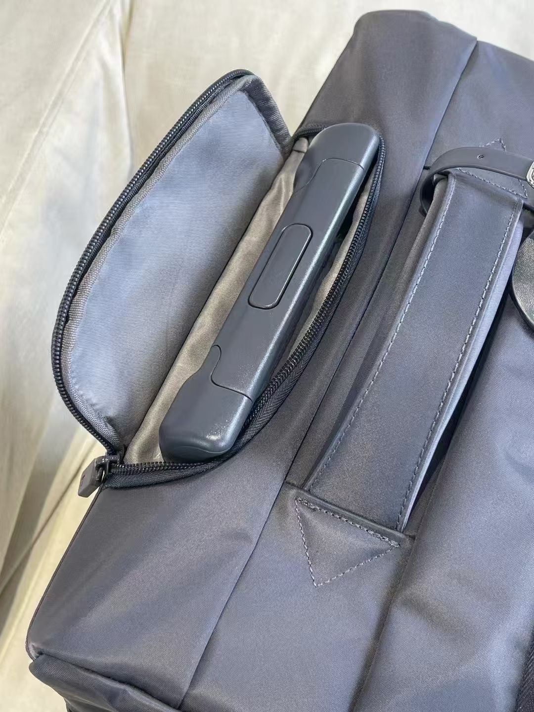 lightweight carry-on luggage,hidden trolley pull rod design lightweight carry-on luggage,hidden trolley pull rod design