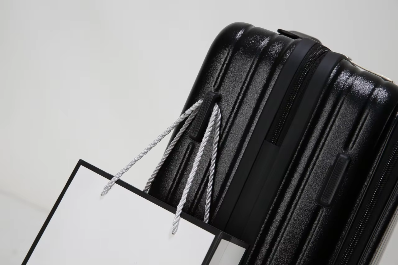 suitcase with ergonomic grip handle,bag hook suitcase with ergonomic grip handle,bag hook