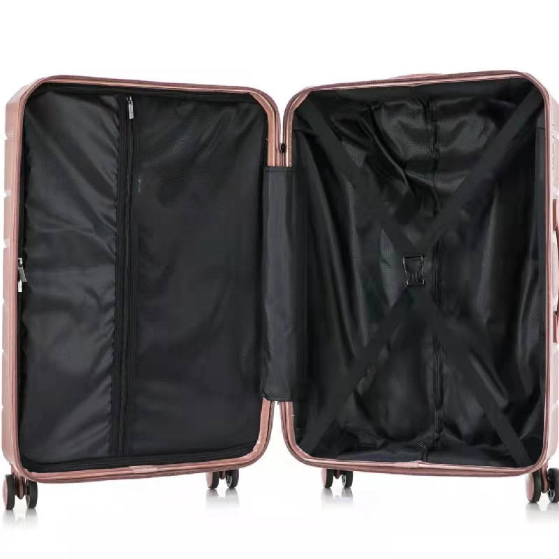 spacious interior of travel gear spinner suitcase set