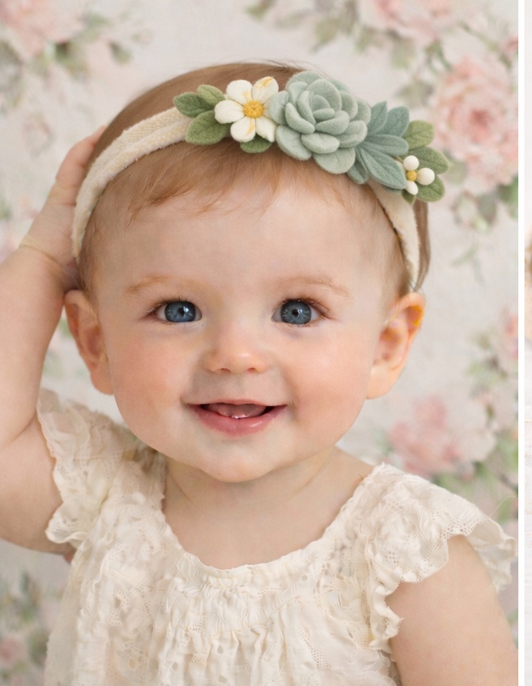 Baby Haarband mit rosa Blume und grünen Blättern