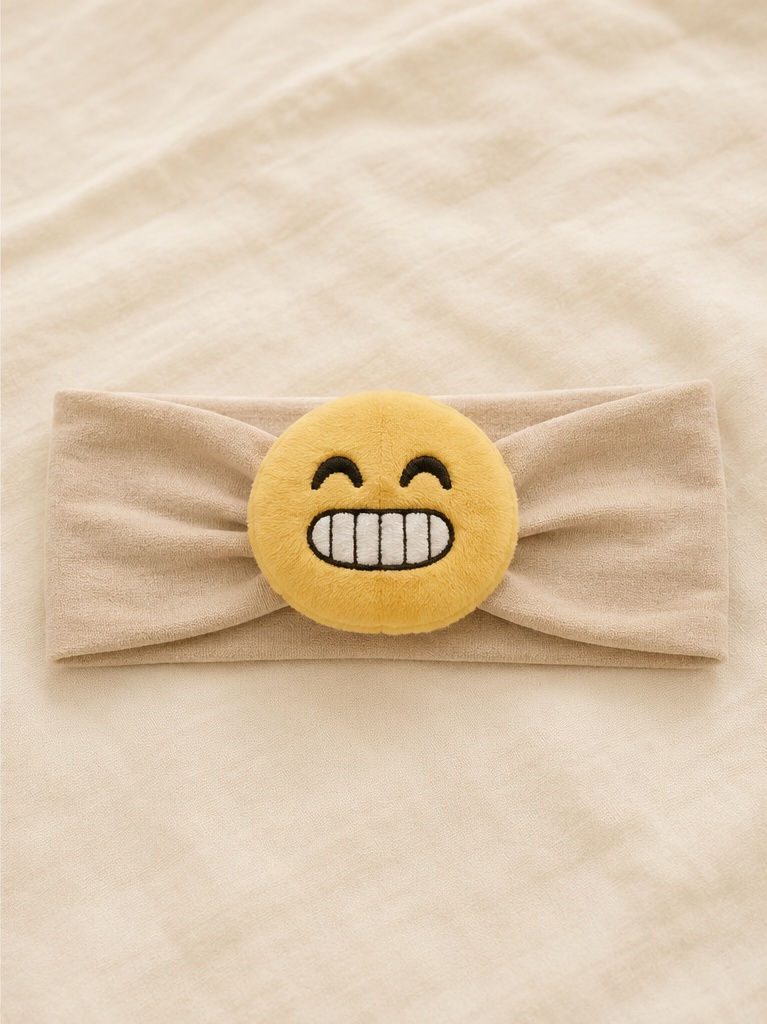 Bandeau bébé en gros avec peluche emoji détachable – design sourire beige doux pour boutiques bébé