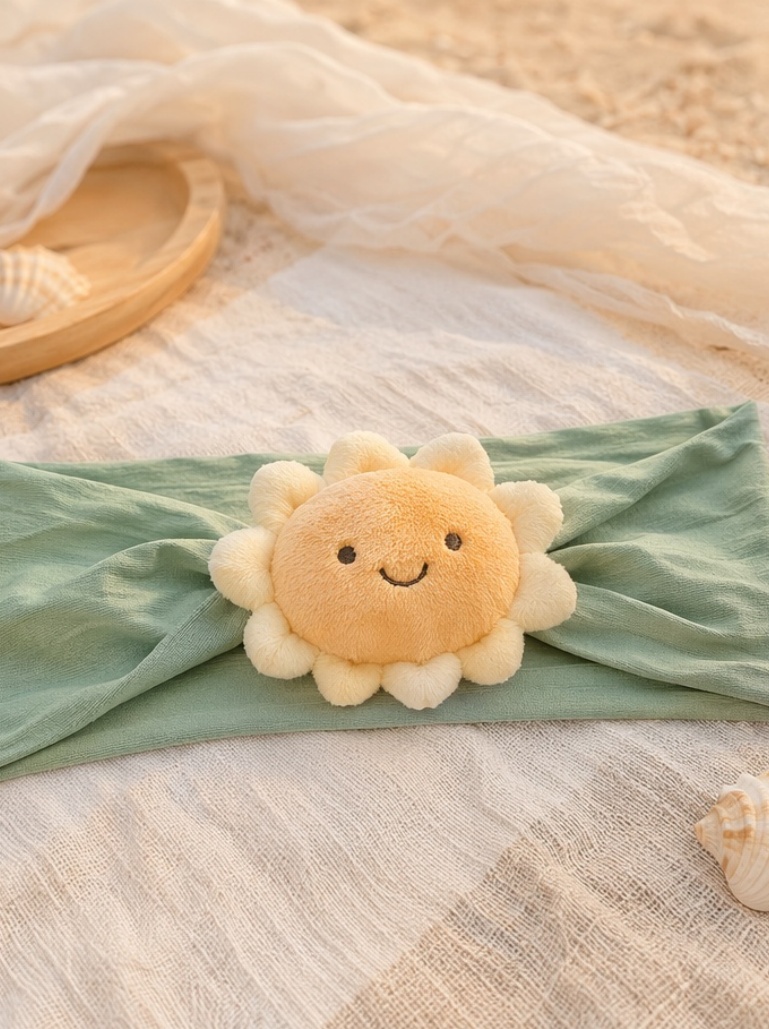 Bandeau bébé soleil souriant en peluche – visibilité en rayon et attrait B2B