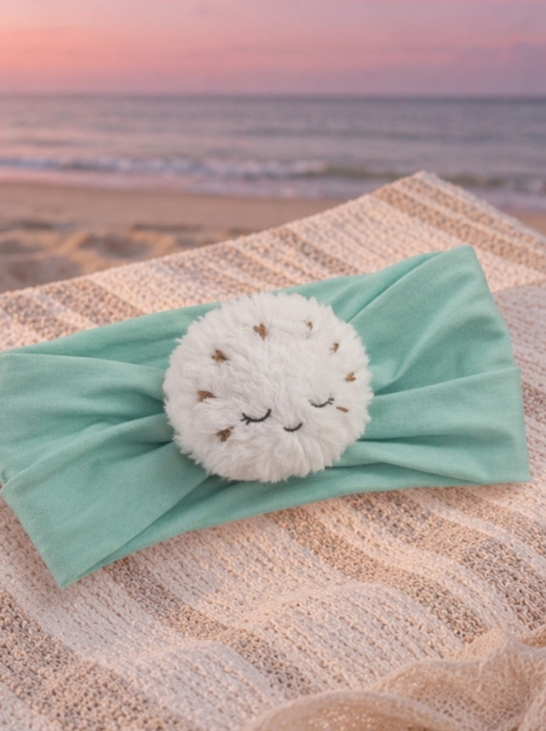 Diadema ancha para bebé con pompón dormidito de peluche – suavidad visual, valor regalo y atractivo B2B