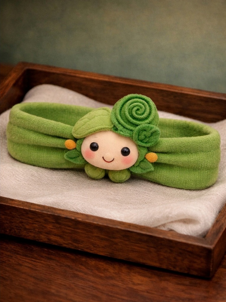 Bandeau bébé peluche fougère spiralée, pensé pour séduire les acheteurs B2B