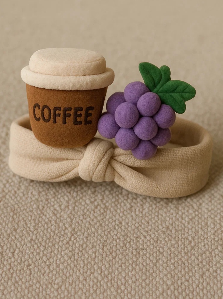 Bonita diadema para bebé con uvas y café