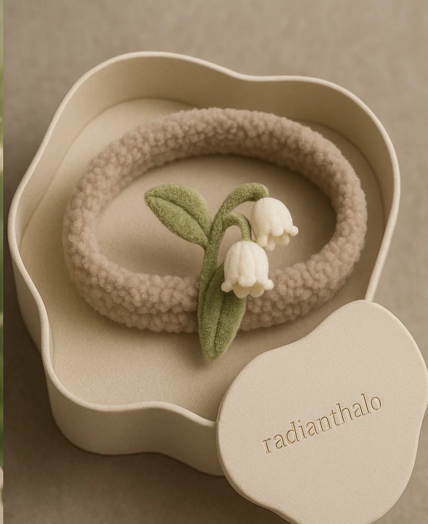 Bandeau bébé avec une fleur de muguet amovible, idéal pour les photos et l’usage quotidien