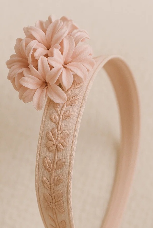 Faixa de cabeça de bebê de pelúcia feita à mão com bordado de jacinto rosa – Macia e elegante para bebês e crianças pequenas