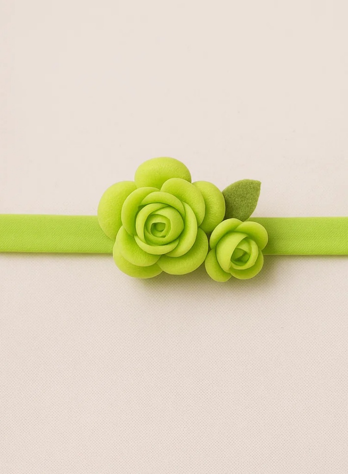 Handgemachtes Baby-Stirnband mit Rosenstickerei, elegantes rosa Blumenstirnband für Babys