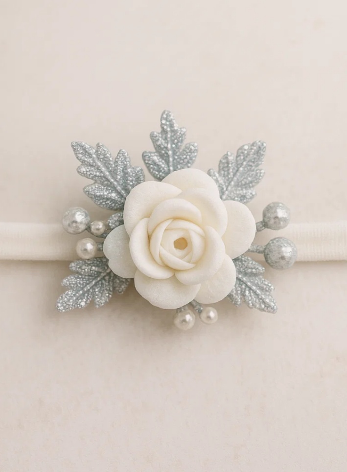 Bandeau bébé brodé à la main avec roses, élégant bandeau fleuri rose pour nourrisson