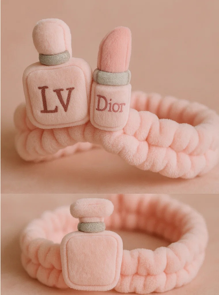 Diadema para niña con perfume Louis Vuitton y diseño de pintalabios de peluche