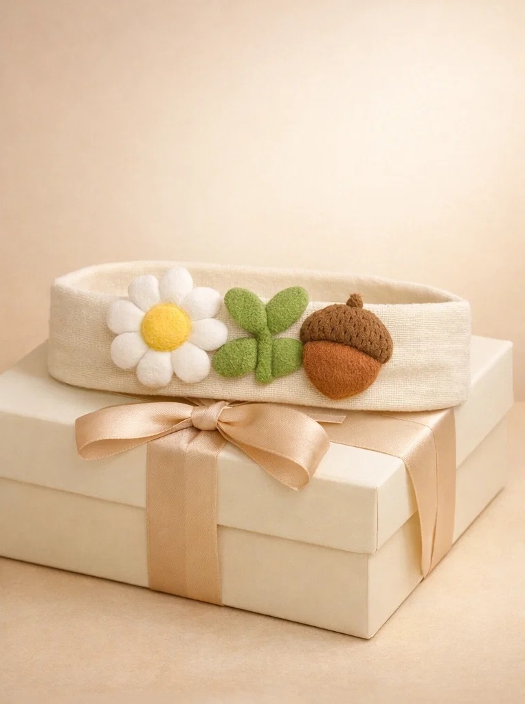Diadema para bebé con margarita, brote y bellota – accesorio adorable para mayoristas (B2B)