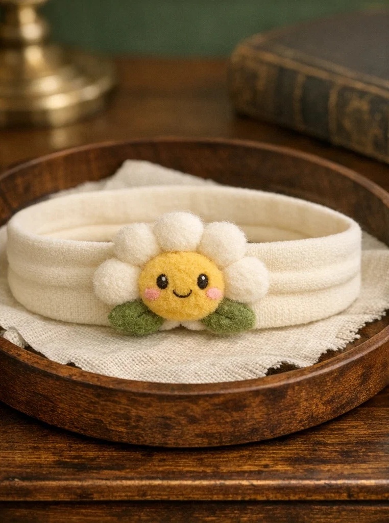 Diadema para bebé con flor blanca de felpa – producto estrella para mayoristas y boutiques infantiles