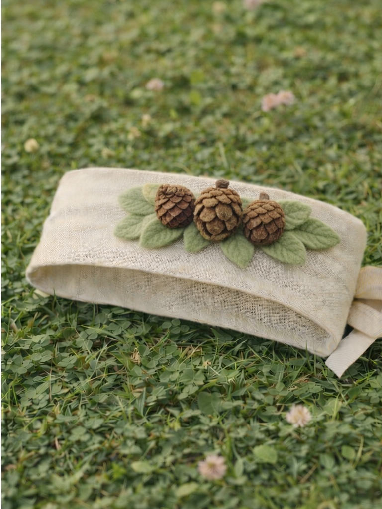Green Succulent Felt Baby Headband – Minimal Botanical Style for Modern Newborns