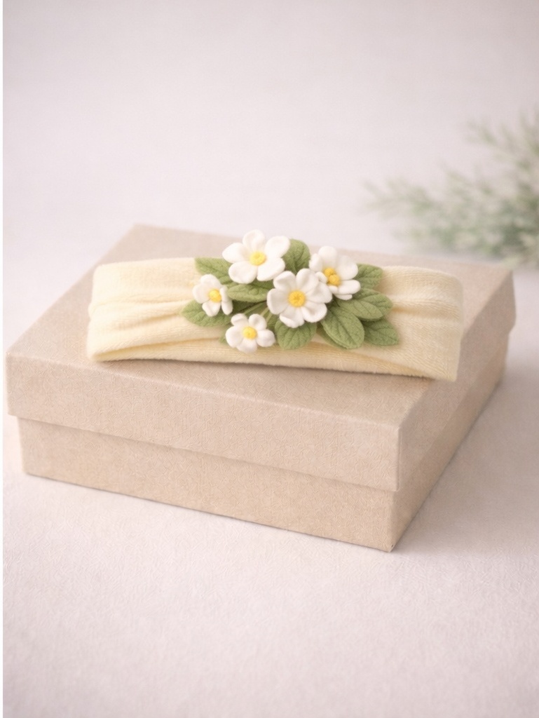 White Daisies Baby Headband – Soft Cotton Floral Design Ideal for Spring Retail