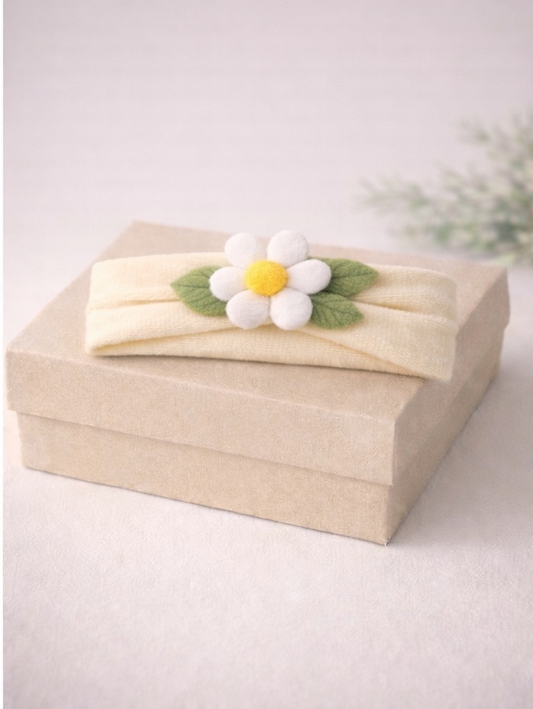 Single Daisy Baby Headband – Simple, Pure, and Perfect for Everyday Wear