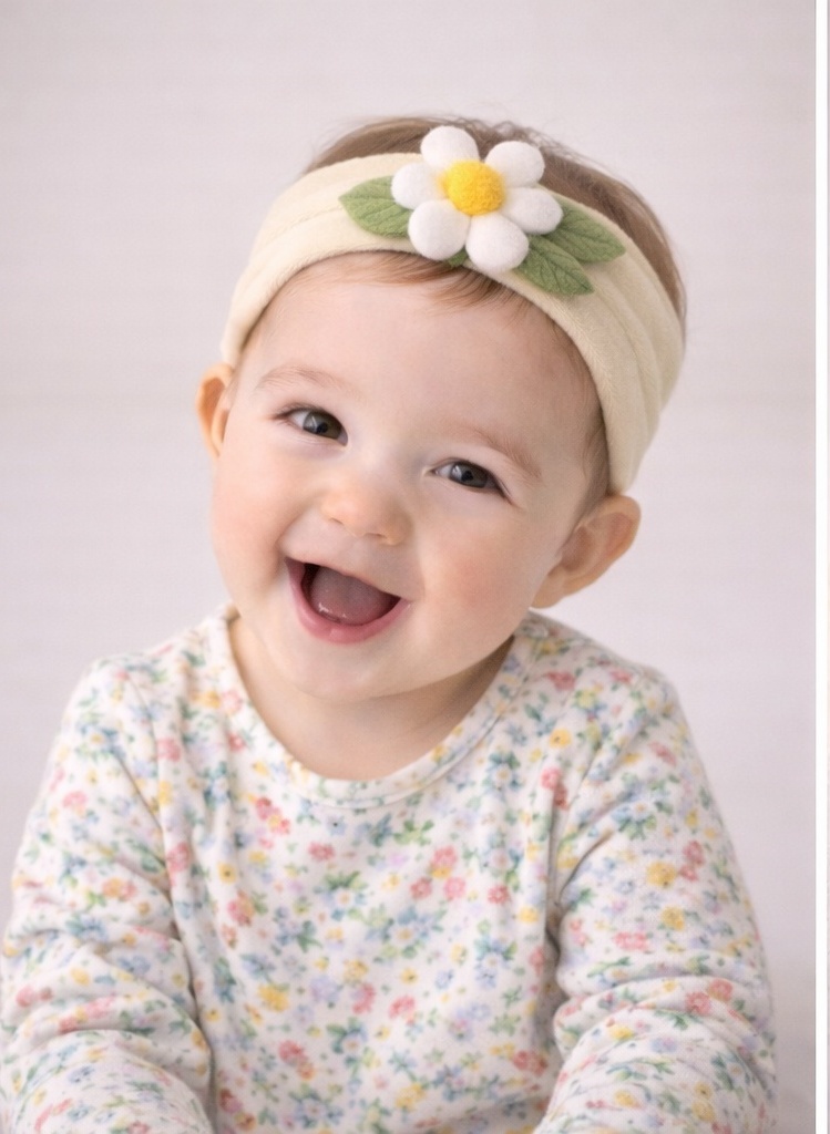 Single Daisy Baby Headband – Simple, Pure, and Perfect for Everyday Wear