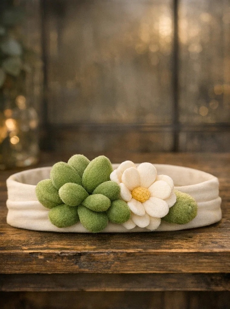 Süßes Baby-Stirnband mit handgefertigten Blumen – sicher und bequem für Babys
