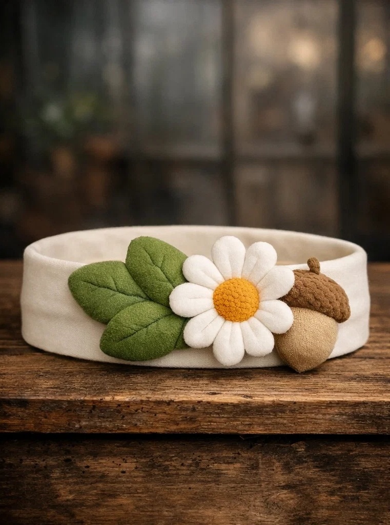 Diadema para bebé preferida por clientes B2B con margarita y bellota en estilo natural