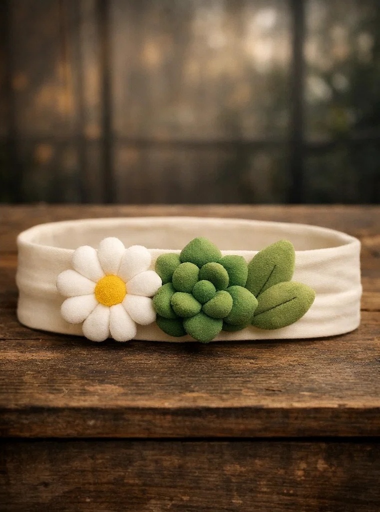 Bandeau bébé floral apprécié des acheteurs B2B avec succulente, fleur blanche et gland