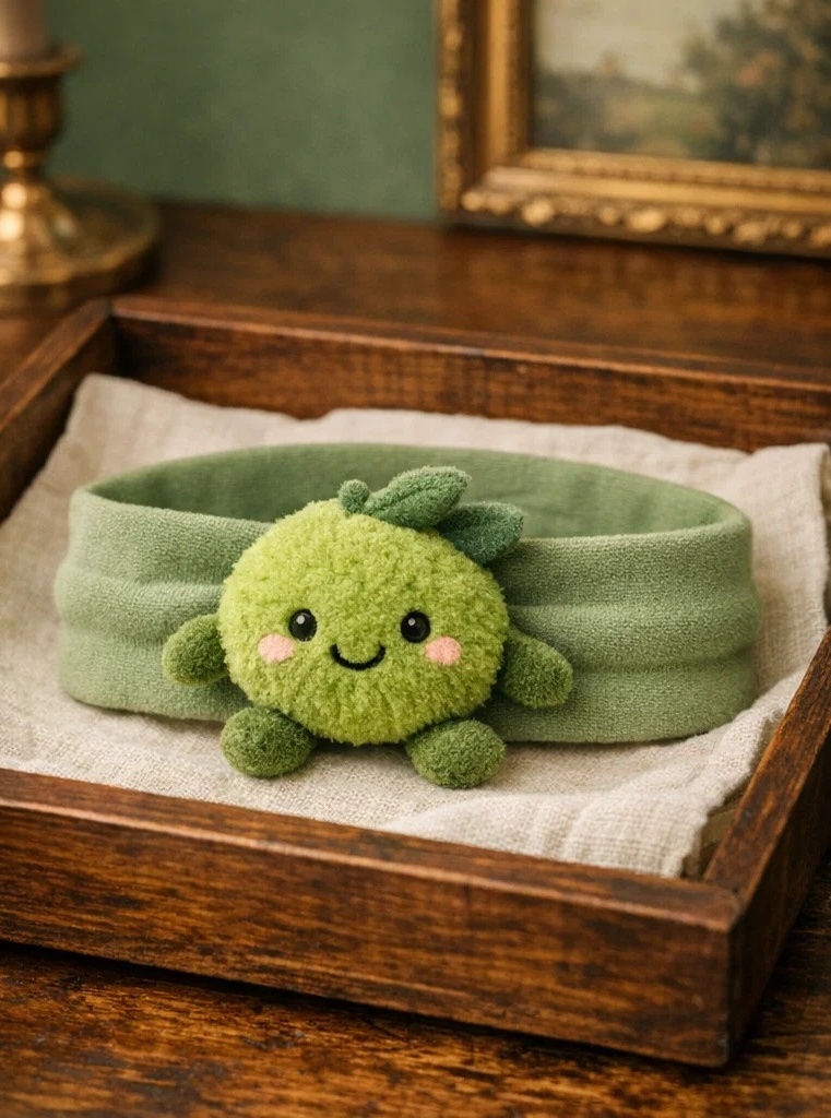Bandeau bébé peluche vert, idéal pour boutiques et collections coordonnées