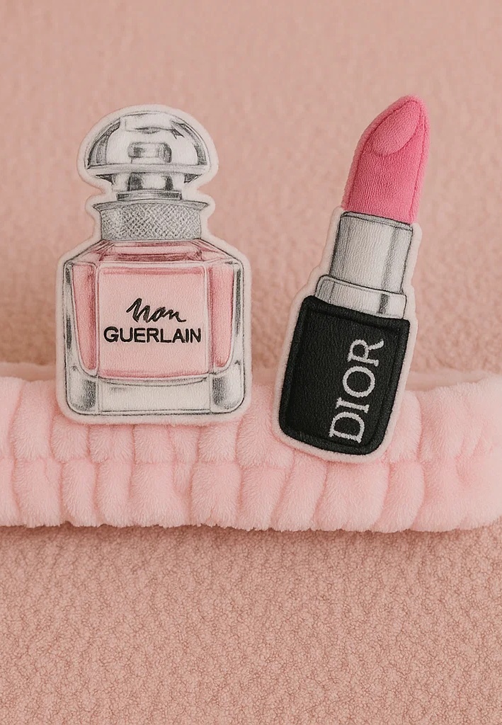 Lindo diadema de bebé de peluche con perfume Guerlain y lápiz labial Dior - Rosa suave, cómodo y elegante