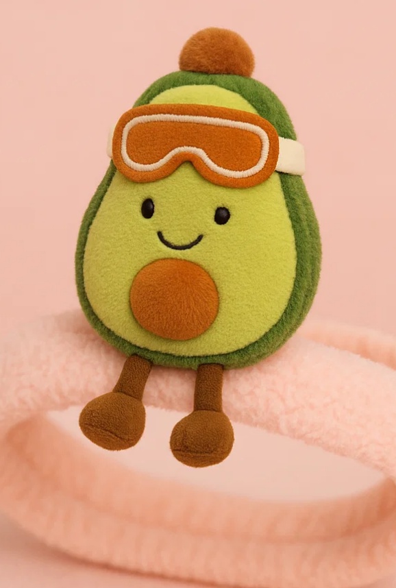 Bentiță de Păr pentru Bebeluși cu Jucărie de Pluș (Avocado cu Ochelari de Schi) – Accesoriu Drăgălaș și Moale