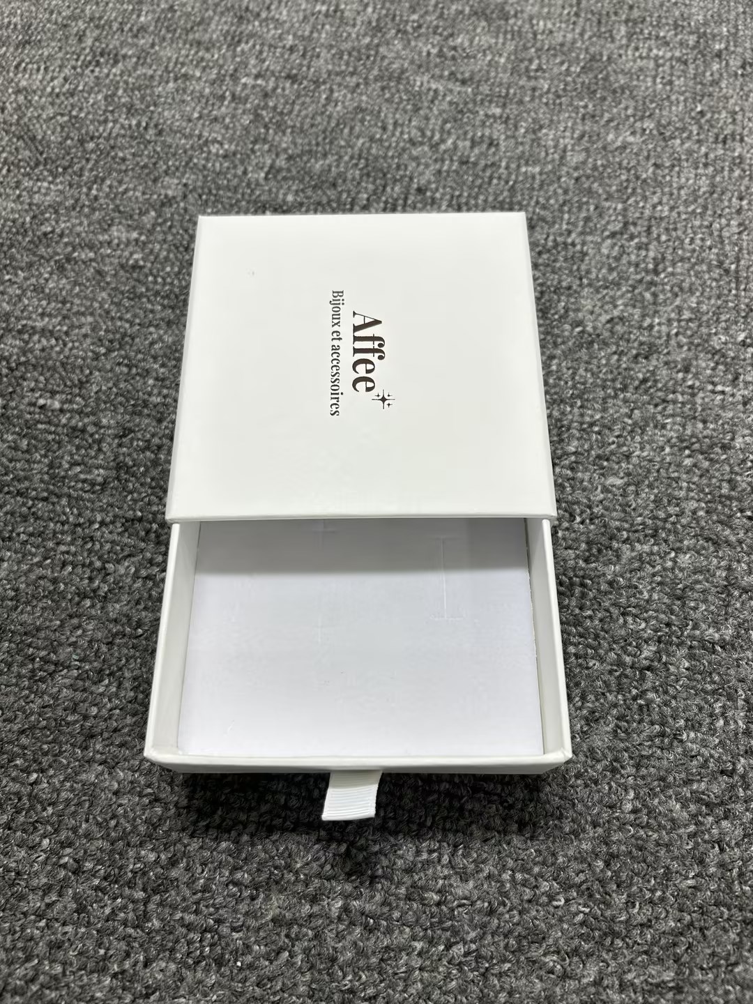 Luxury Custom Perfume Packaging with Magnetic Cardboard Closure