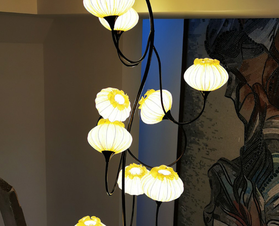 Modern Minimalist Multi-Head Pendant Light with Glass Flower Lampshades