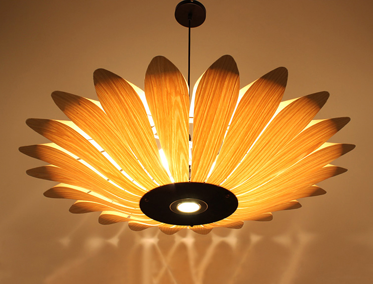 Handcrafted Petal-Shaped Rattan Pendant Light – Artistic Natural Hanging Lamp