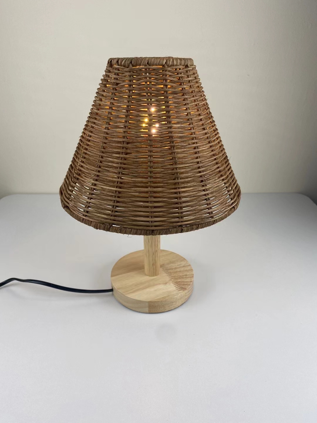 Modern Minimalist Woven Table Lamp – Black Metal Stand with Bamboo Lampshade