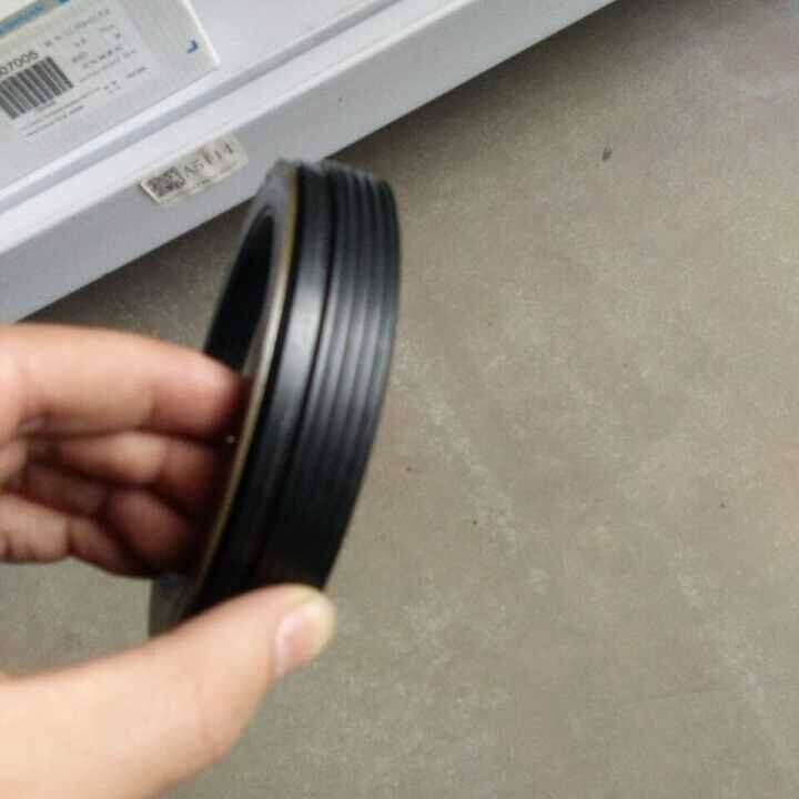 1507007 Plus XL Wheel / Hub Seal 88.9×122.987×22.936 mm (NBR)