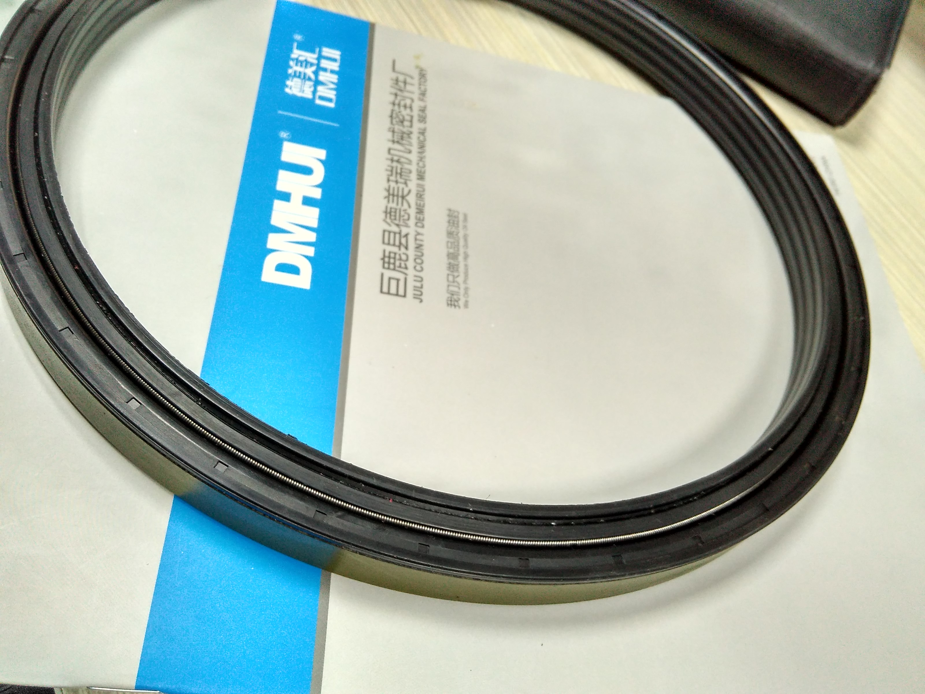 Hydraulic System Durability Enhanced by COMBI Radial Shaft Seals