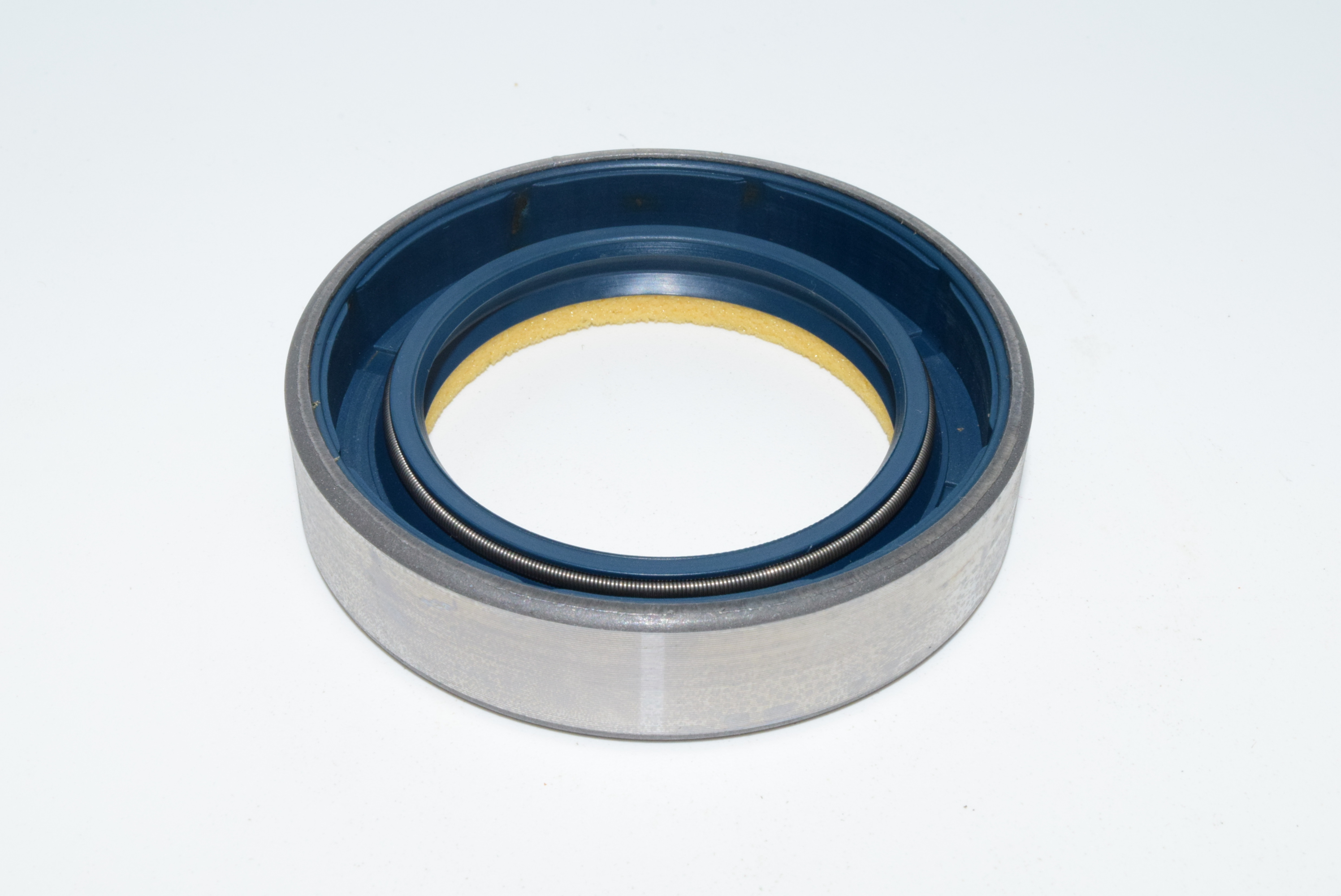 Shaft-Saving Tractor Cassette Seal for Bearing Contamination and Groove Prevention