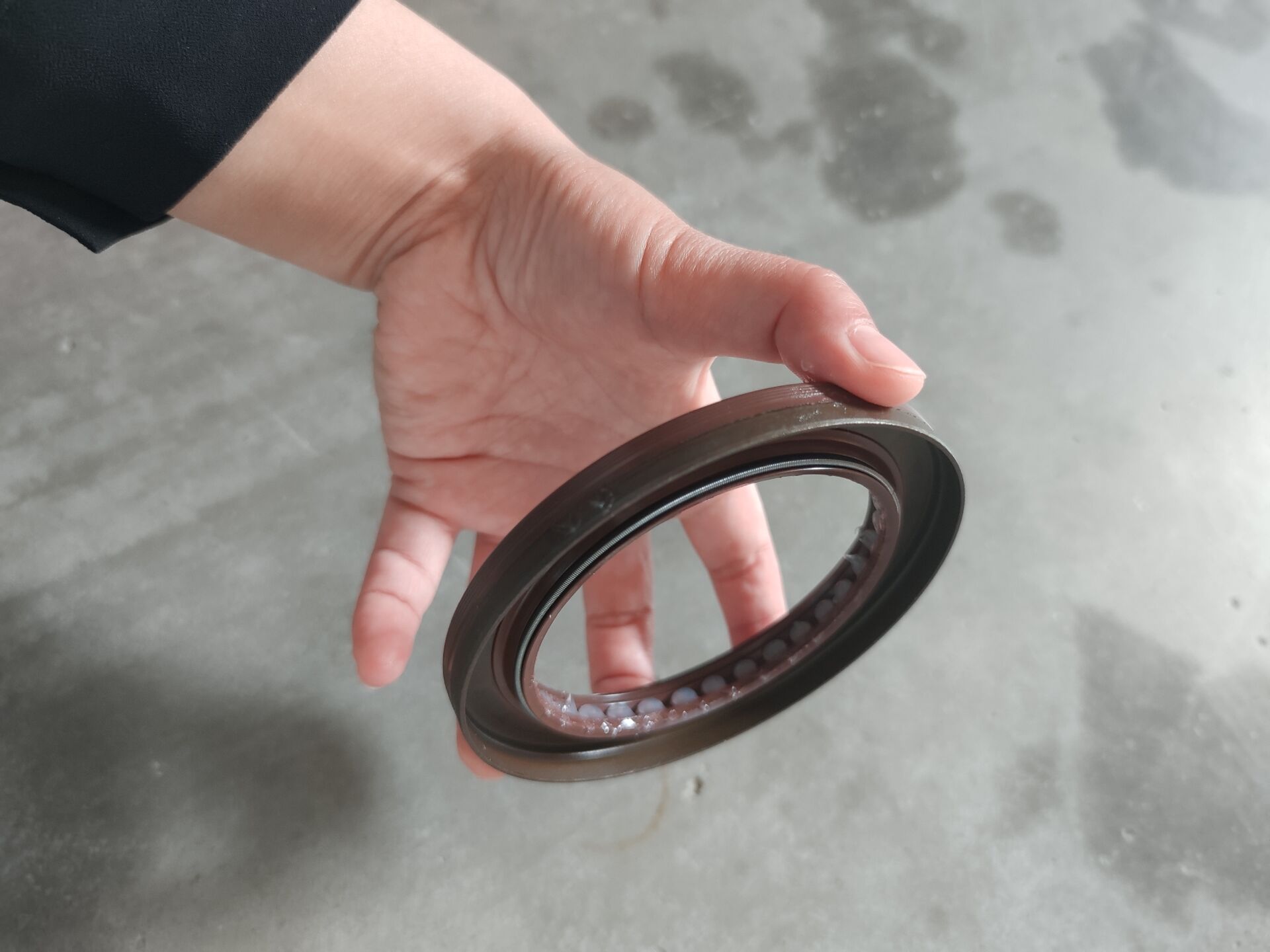 Hydraulic Oil Seal Wear Protection for Agricultural Equipment