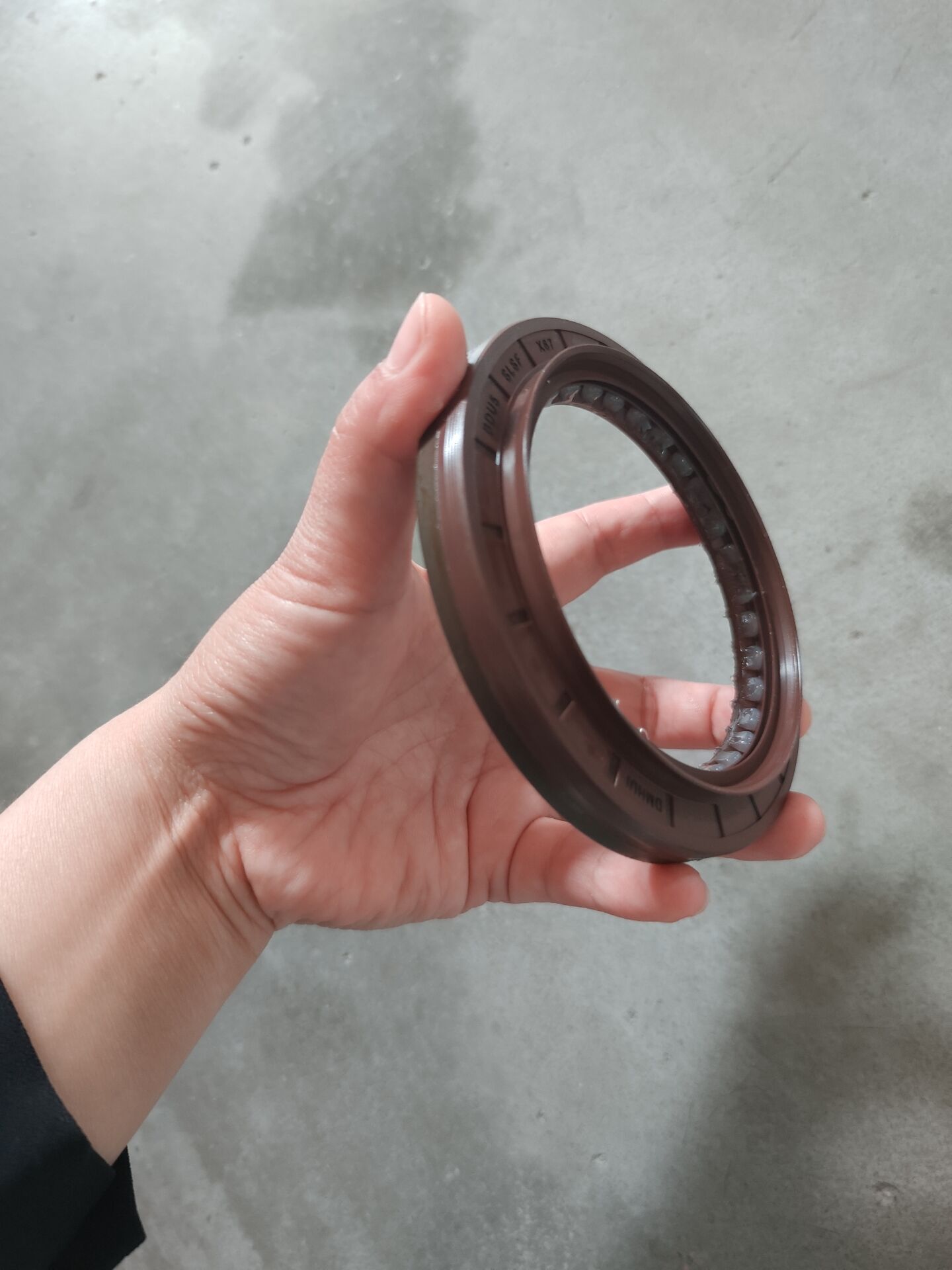 Hydraulic Oil Seal Wear Protection for Agricultural Equipment
