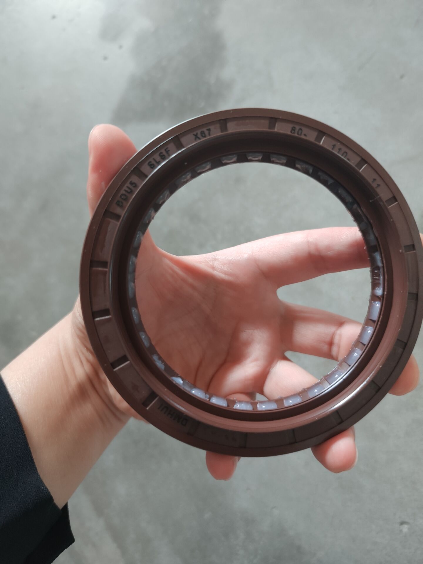Hydraulic Oil Seal Wear Protection for Agricultural Equipment