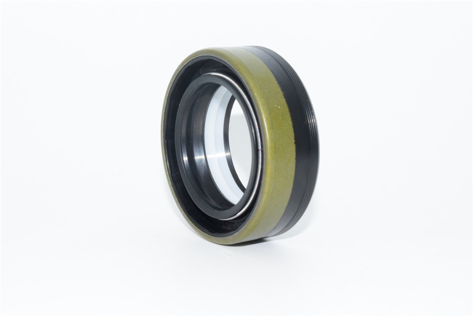 Durable COMBI Shaft Seals for Agricultural Power Transmission
